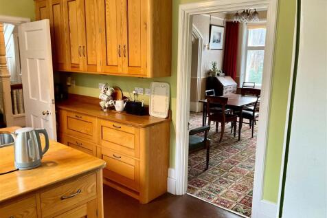 Kitchen pic1.jpg
