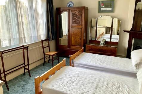 Bed 3.jpg