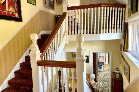 staircase pic2.jpg