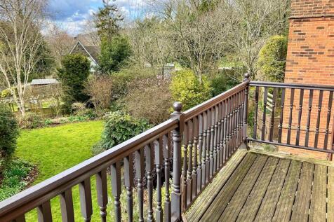 Rear Balcony pic2.jpg