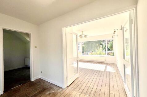 Dining Room Trough To Living Room