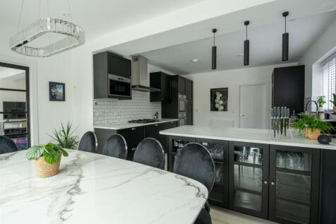 Kitchen 4.jpg