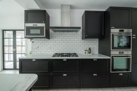 Kitchen 2.jpg