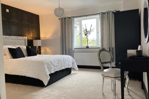 Bedroom 1b.jpg