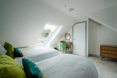 Bedroom 5.jpg