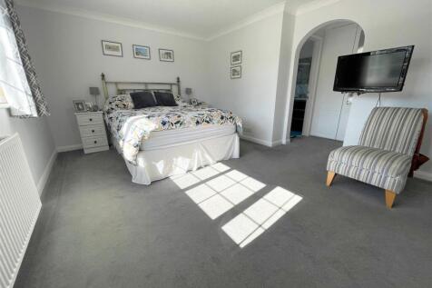 Master Bedroom 1.jpg