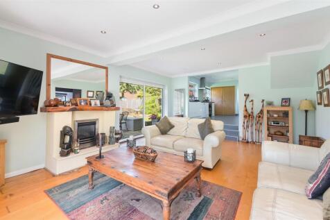 CLEAVE PRIOR,1- (20).jpg