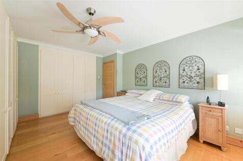 CLEAVE PRIOR,1- (3).jpg