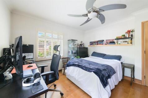 CLEAVE PRIOR,1- (6).jpg