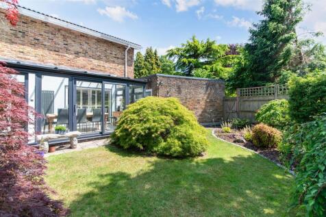 CLEAVE PRIOR,1- (28).jpg