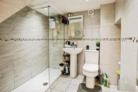 Bathroom - Apartment