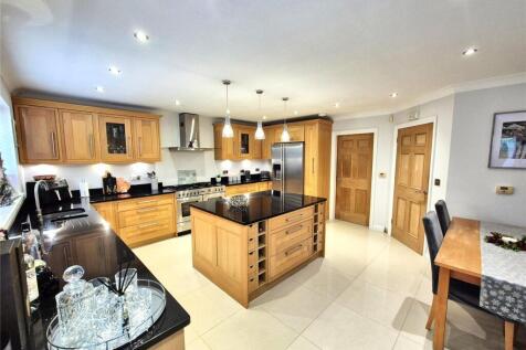 Kitchen/ Dining Room