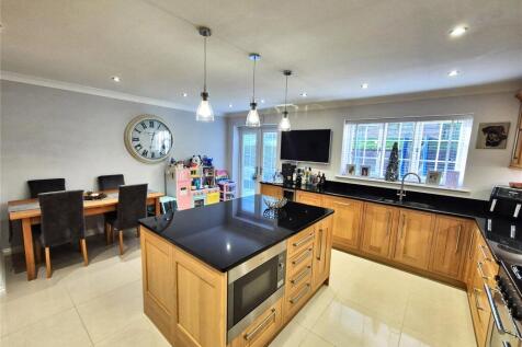 Kitchen/ Dining Room