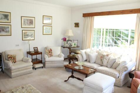 SITTING ROOM/BEDROOM 6