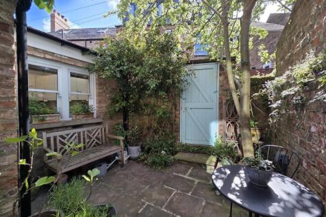 COURTYARD GARDEN