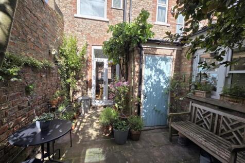 COURTYARD GARDEN