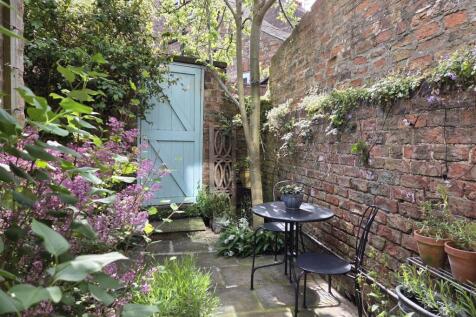 COURTYARD GARDEN