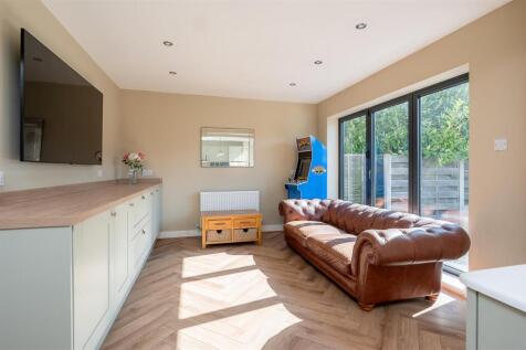 KITCHEN/DINING/LIVING