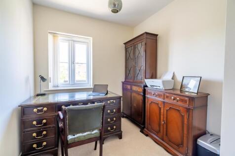 BEDROOM / OFFICE