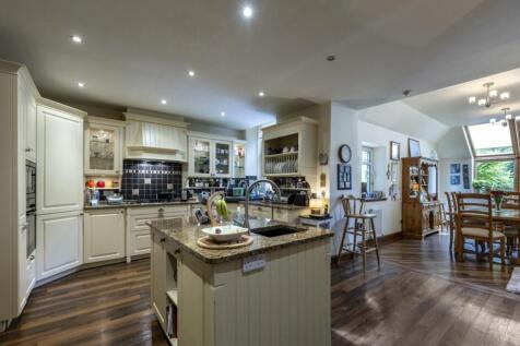 Kitchen/Dining Area