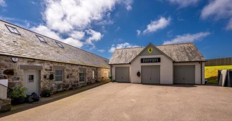 Courtyard/Garage