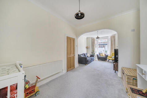 1317721-9-686556c...