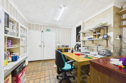 CAM02909G0-PR0430-STILL015