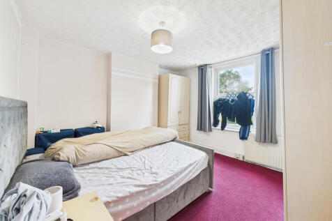 CAM02909G0-PR0430-STILL005