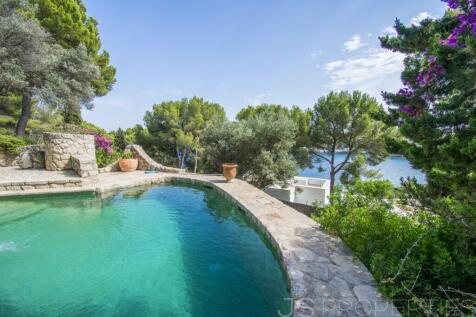 SPECTACULAR VILLA LOCATED IN FORMENTOR WITH AMAZING SEA VIEWS 