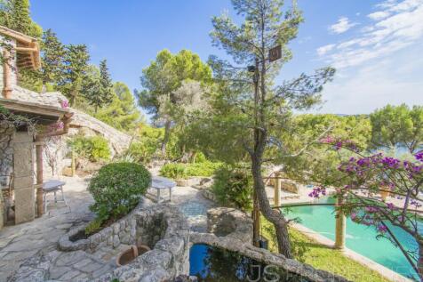 SPECTACULAR VILLA LOCATED IN FORMENTOR WITH AMAZING SEA VIEWS 