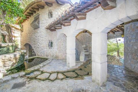 SPECTACULAR VILLA LOCATED IN FORMENTOR WITH AMAZING SEA VIEWS 