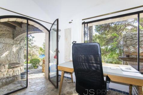 SPECTACULAR VILLA LOCATED IN FORMENTOR WITH AMAZING SEA VIEWS 