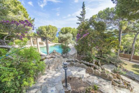 SPECTACULAR VILLA LOCATED IN FORMENTOR WITH AMAZING SEA VIEWS 