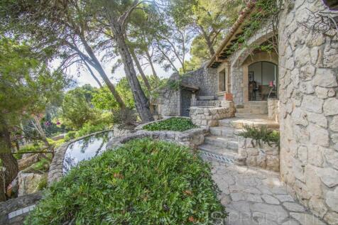 SPECTACULAR VILLA LOCATED IN FORMENTOR WITH AMAZING SEA VIEWS 