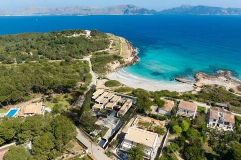 PROJECT OF A SPECTACULAR , SEAFRONT, MODERN VILLA IN MANRESA 