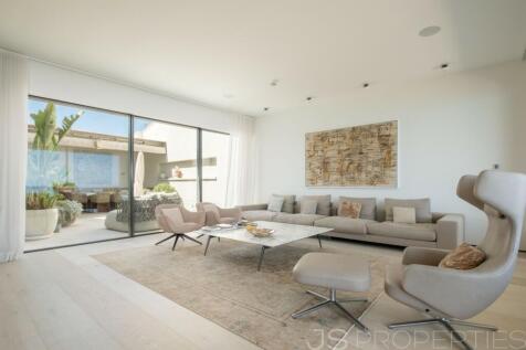 LUXURY AND UNIQUE FRONTLINE VILLA FOR SALE IN SON BAULO