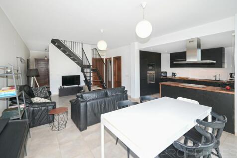 MODERN TOWNHOUSE FOR SALE IN MURO