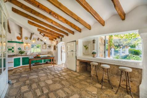 BEAUTIFUL COUNTRY VILLA IN IDEAL LOCATION CLOSE TO POLLENSA