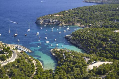 FOUR PLOTS FRONTLINE 