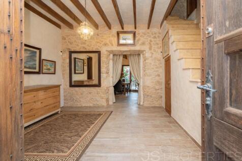 Mallorcan charm in Moscari: stone house with open views of the Serra de Tramuntana