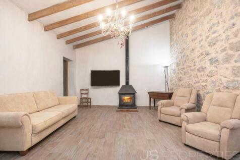 Mallorcan charm in Moscari: stone house with open views of the Serra de Tramuntana