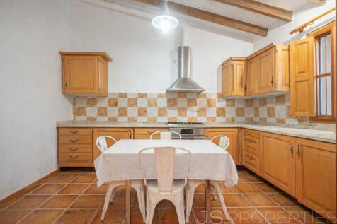 Mallorcan charm in Moscari: stone house with open views of the Serra de Tramuntana
