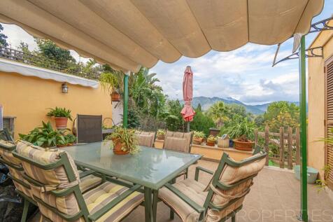 Mallorcan charm in Moscari: stone house with open views of the Serra de Tramuntana