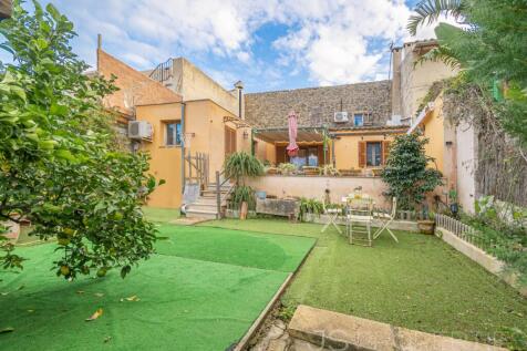 Mallorcan charm in Moscari: stone house with open views of the Serra de Tramuntana