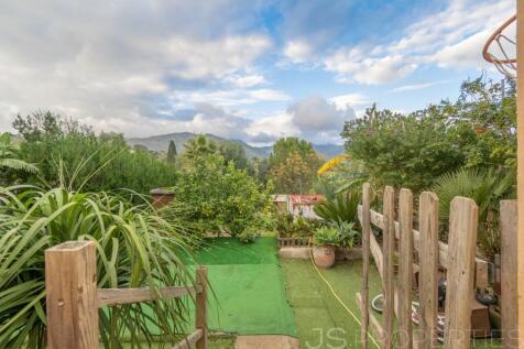 Mallorcan charm in Moscari: stone house with open views of the Serra de Tramuntana