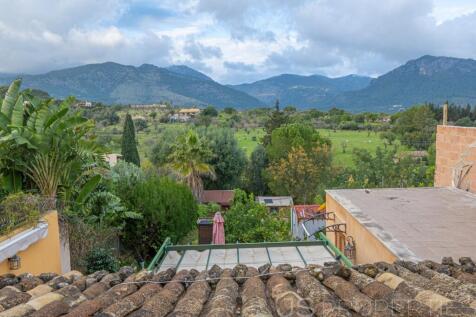 Mallorcan charm in Moscari: stone house with open views of the Serra de Tramuntana