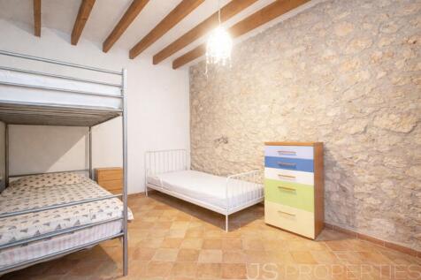 Mallorcan charm in Moscari: stone house with open views of the Serra de Tramuntana