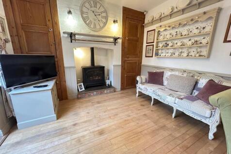 sitting area of kitchen.jpg