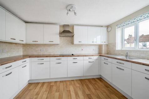 Kitchen (2).JPG