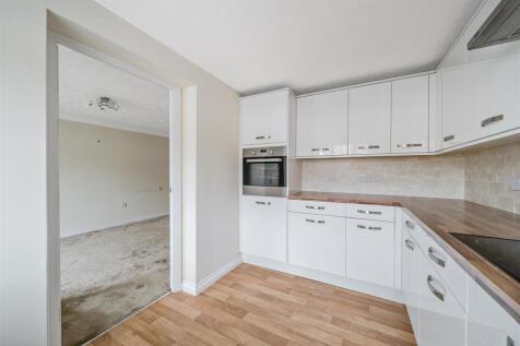 Kitchen (3).JPG